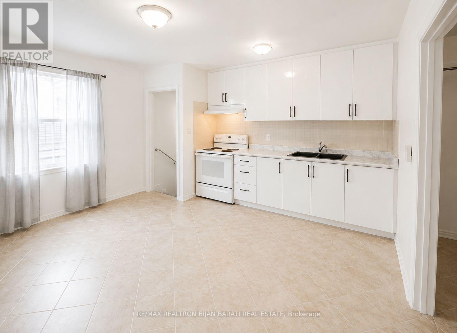 167 Ruggles Avenue, Richmond Hill, Ontario  L4C 1Y3 - Photo 4 - N13108982