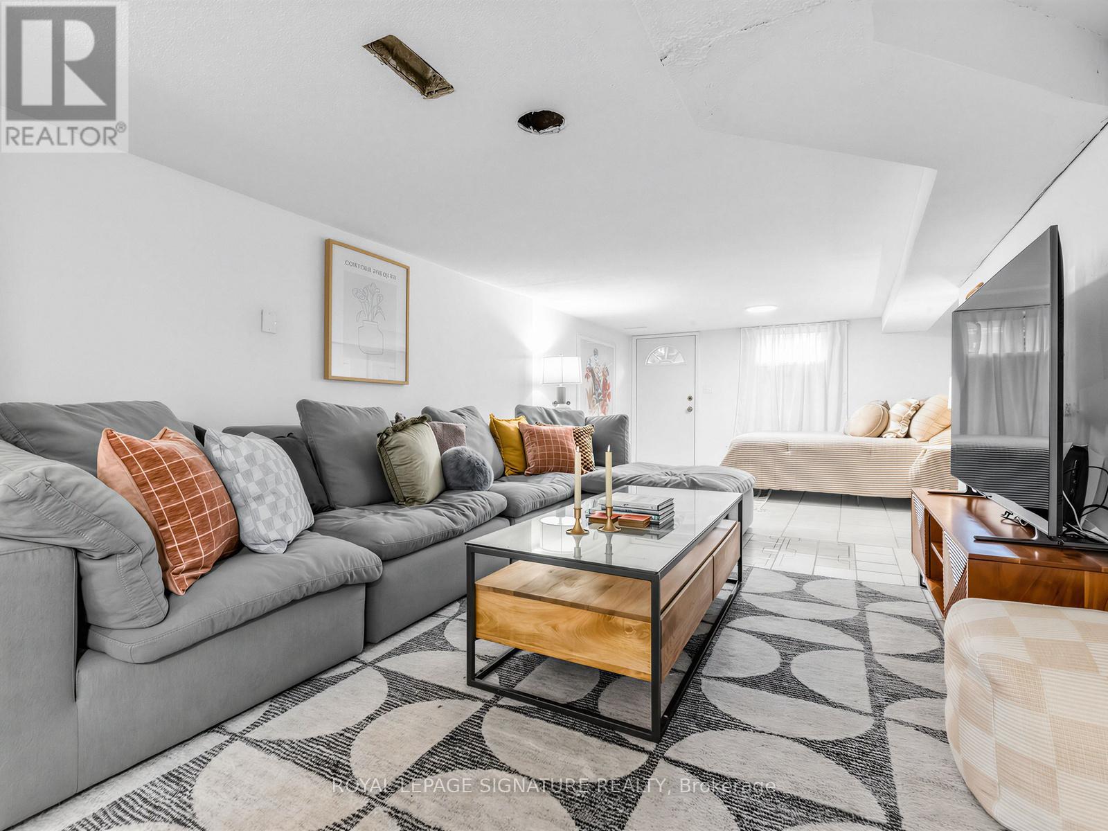 181 Gilbert Avenue, Toronto, Ontario M6E 4W6 - Photo 21 - W13095200