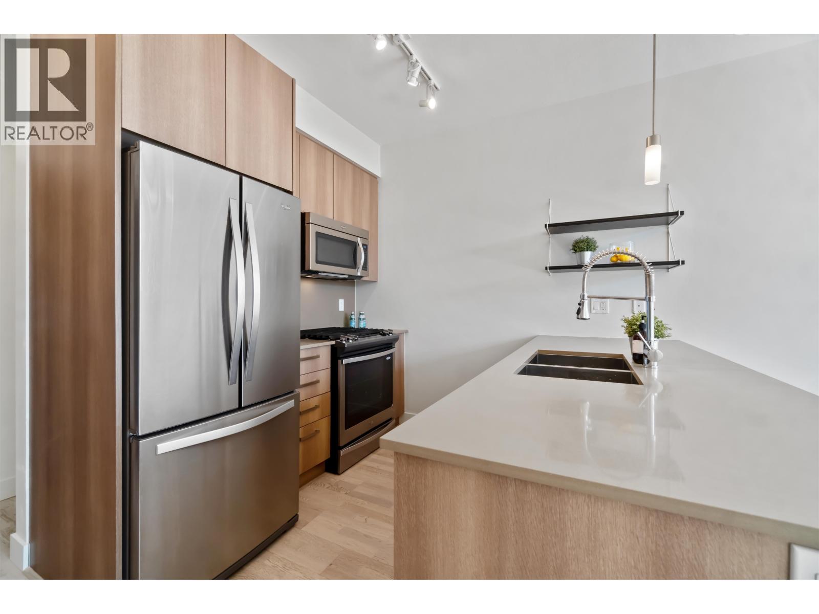 4xx 7058 14th Avenue, Burnaby, British Columbia  V3N 0E6 - Photo 2 - R3111028