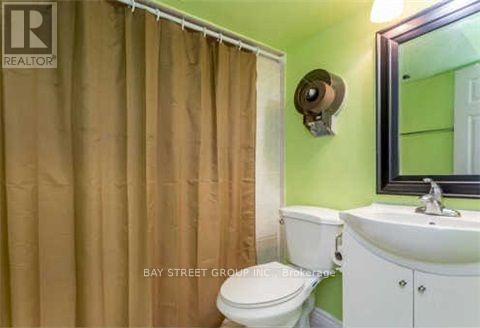 35 Cairnside Crescent, Toronto, Ontario  M2J 3M9 - Photo 3 - C13108438