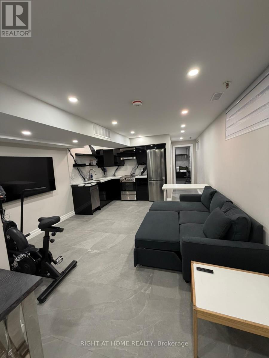 LOWER - 18 WROXETER AVENUE, Toronto, Ontario
