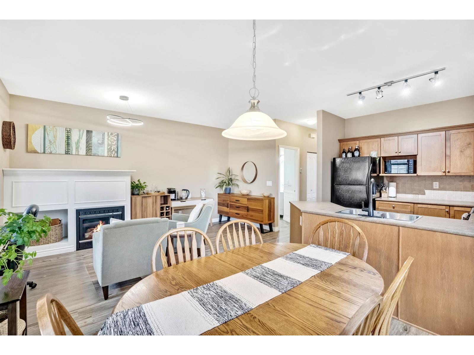 5 6588 188 Street, Surrey, British Columbia  V3S 1Z6 - Photo 2 - R3113664