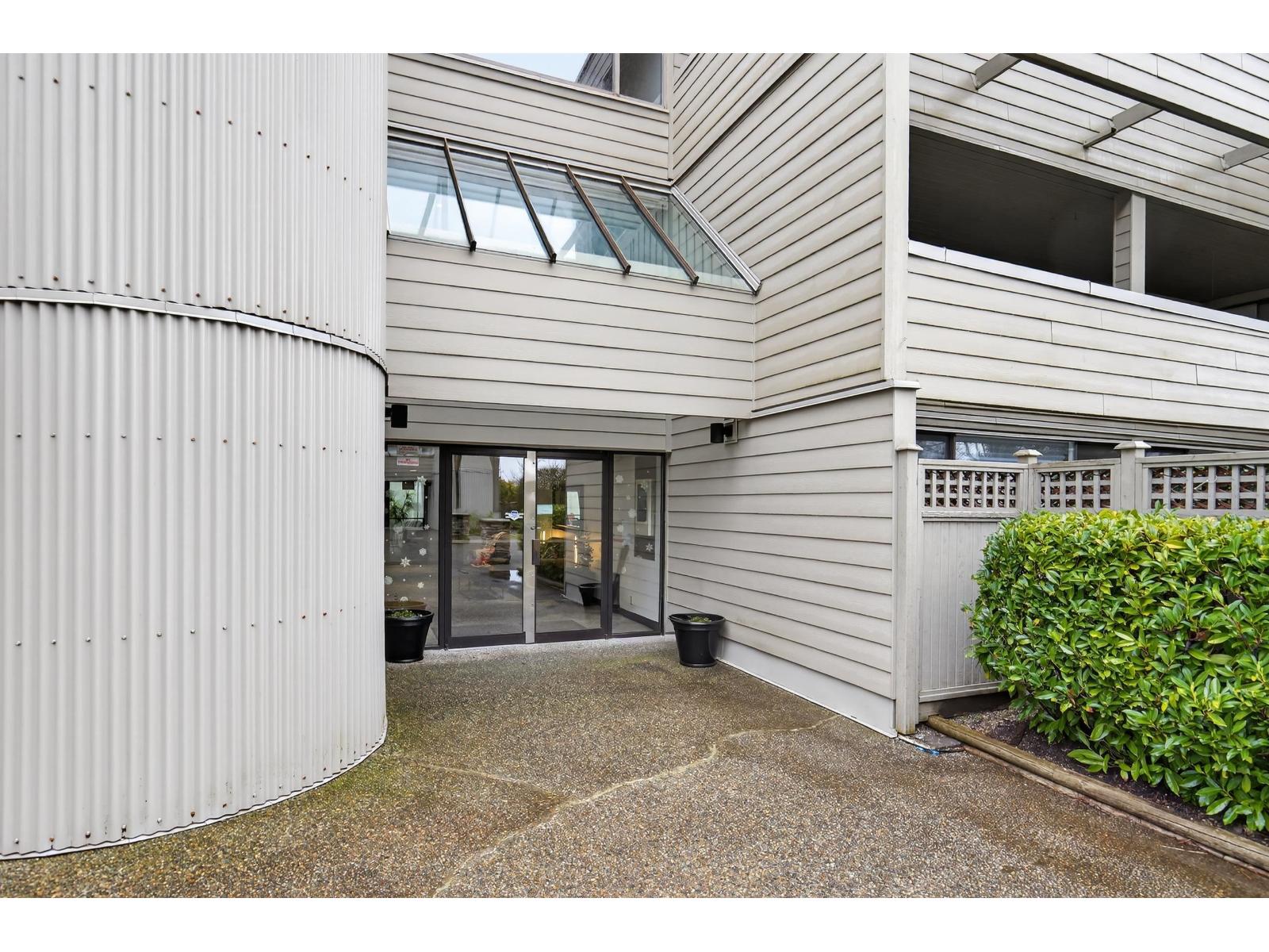 109 15272 19 Avenue, Surrey, British Columbia  V4A 1X6 - Photo 2 - R3115386