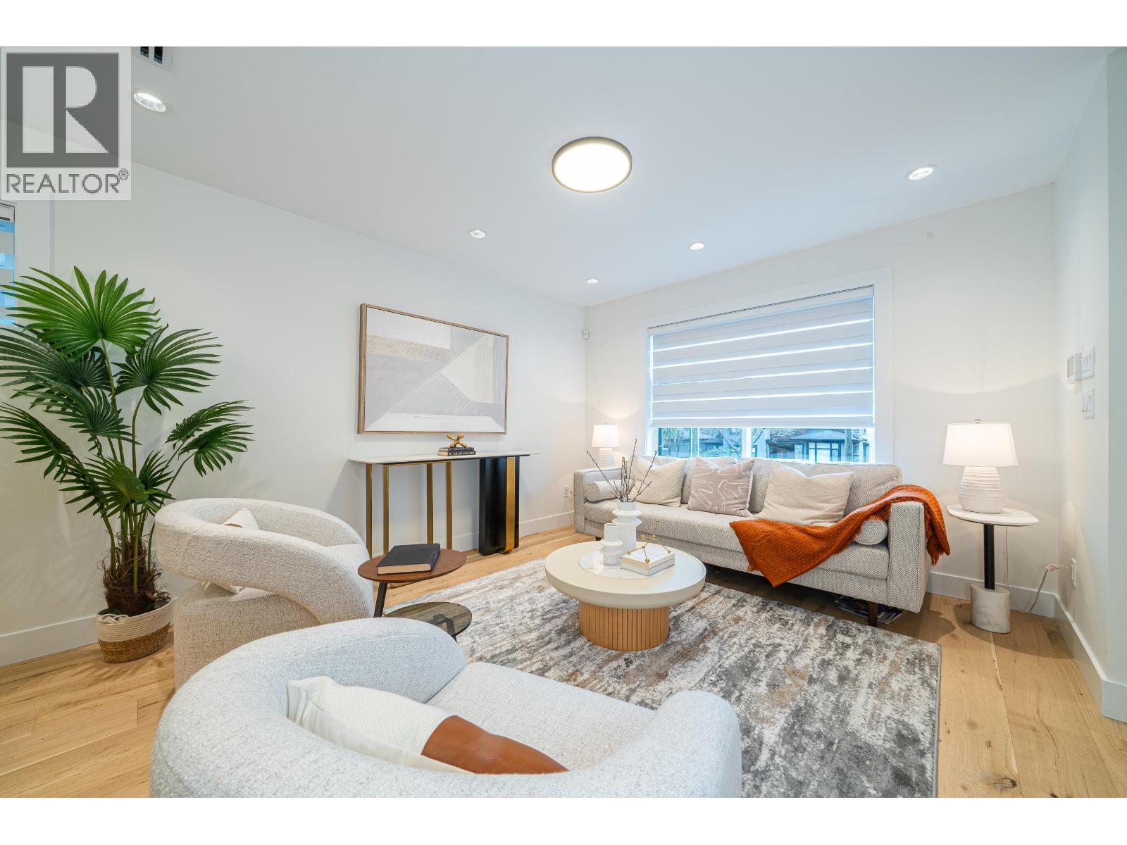 4919 Venables Street, Burnaby, British Columbia  V5B 1X8 - Photo 3 - R3093963