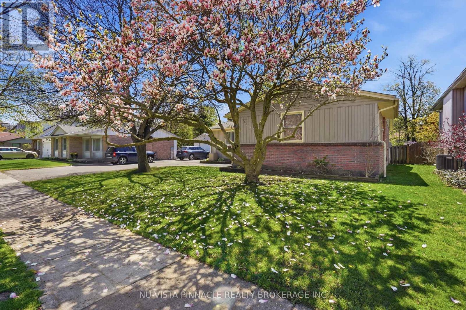 109 Brixham Crescent, London South, Ontario  N6K 1K9 - Photo 3 - X13109114