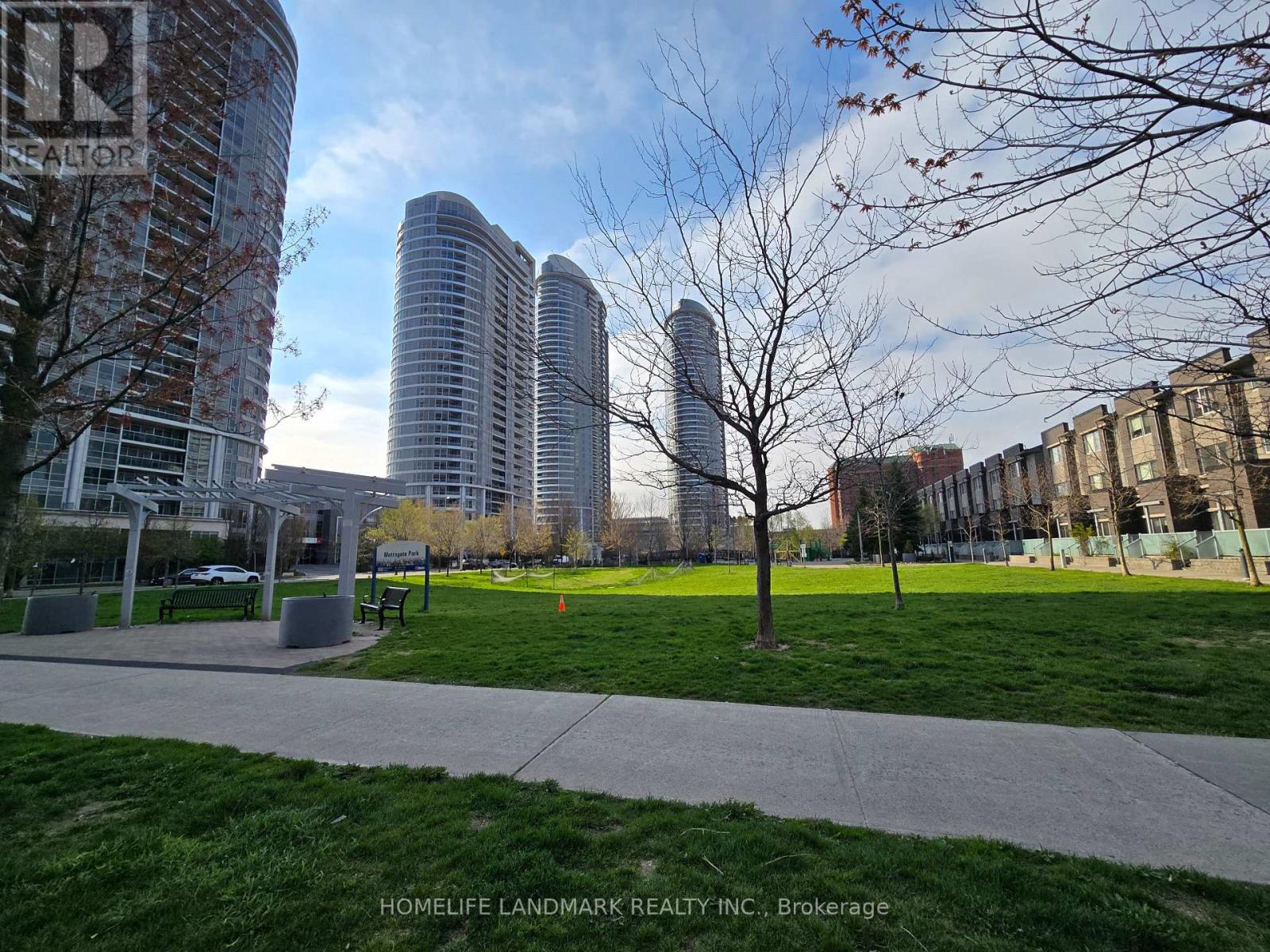 1217 - 275 Village Green Square, Toronto, Ontario  M1S 0L8 - Photo 2 - E13109080