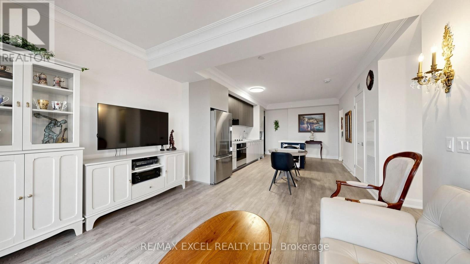 1005 - 8 Water Walk Drive, Markham, Ontario  L3R 6L4 - Photo 12 - N13109104