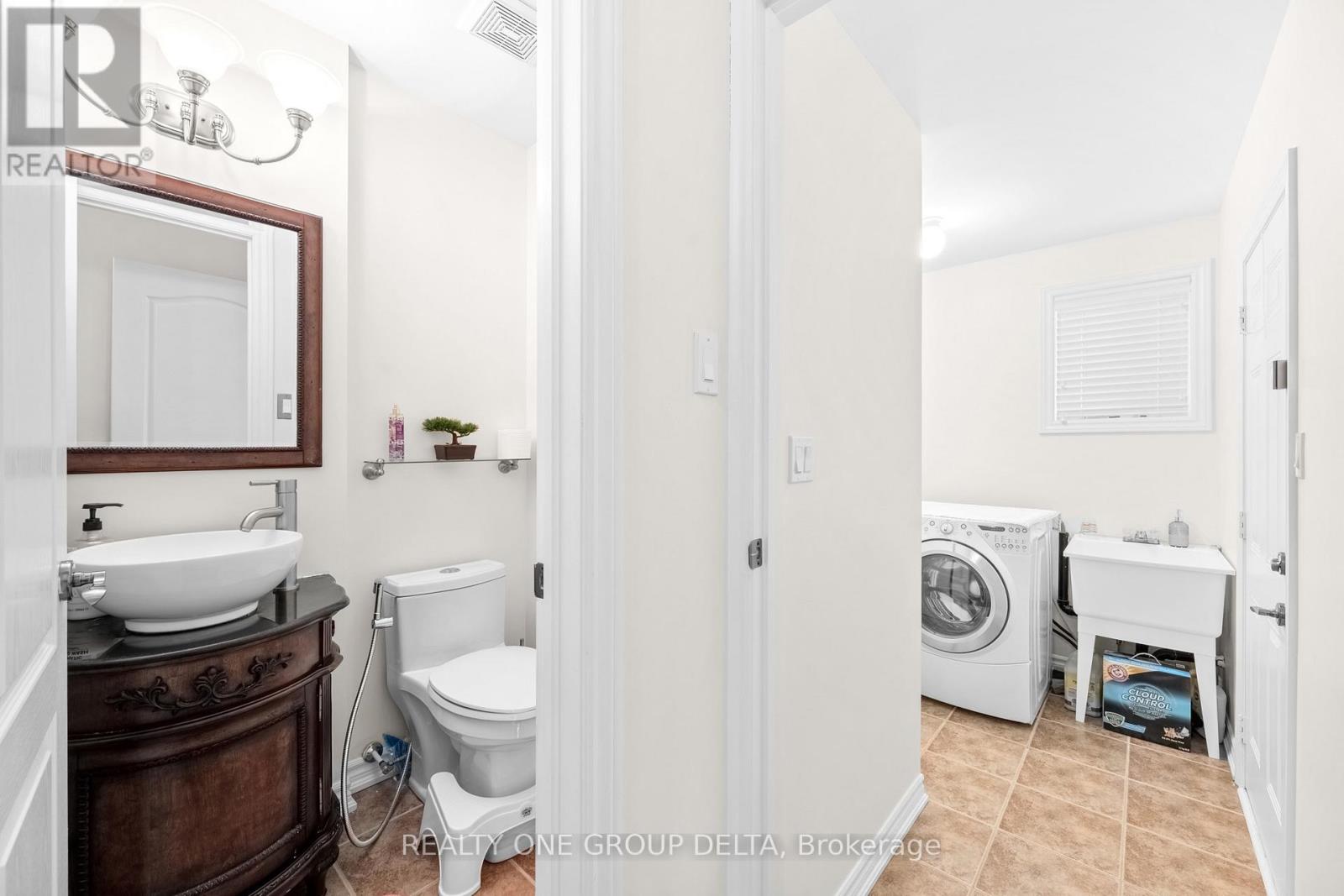 8 Charlemagne Avenue, Barrie, Ontario  L4M 0A9 - Photo 15 - S13109100