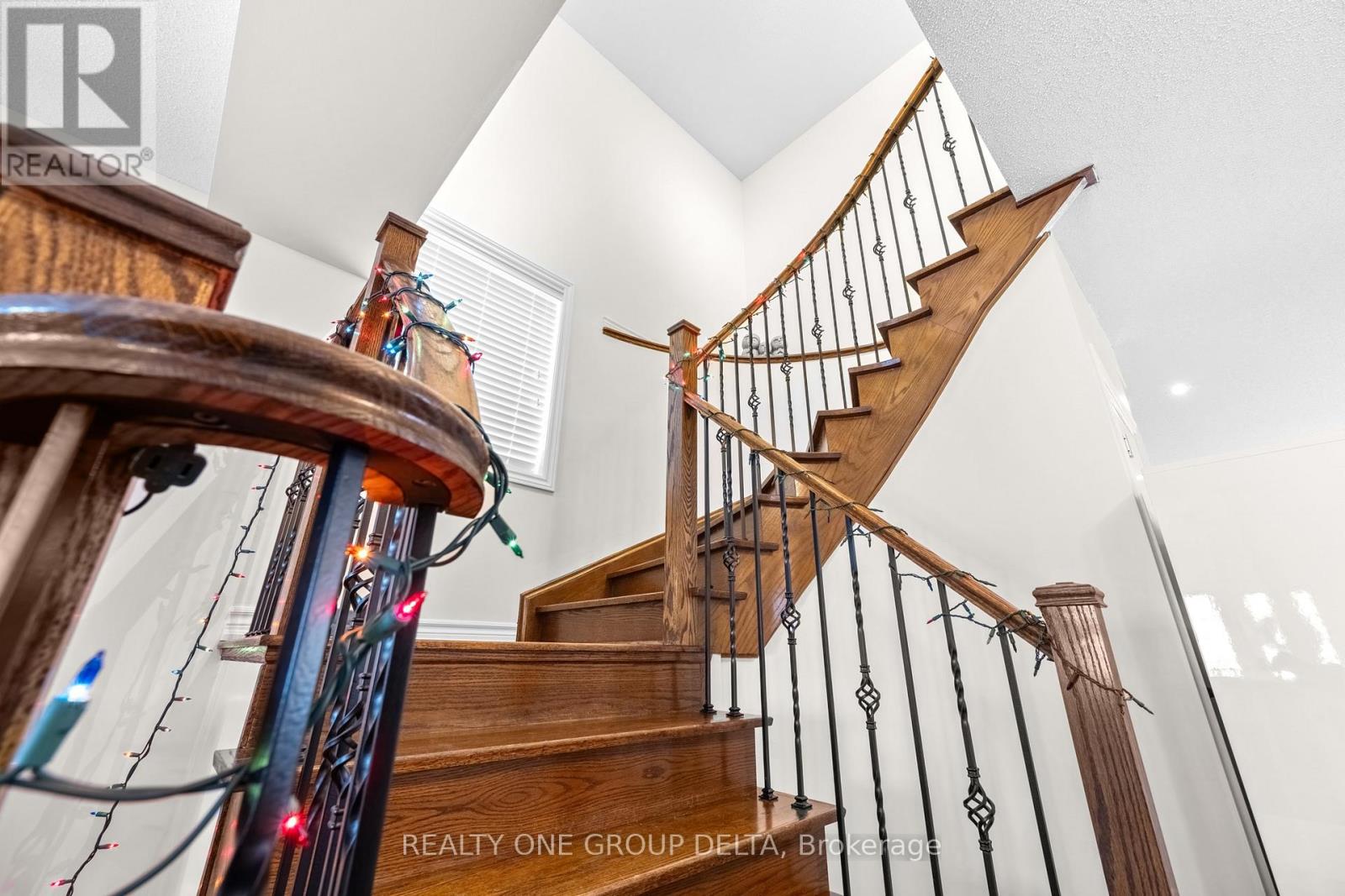 8 Charlemagne Avenue, Barrie, Ontario  L4M 0A9 - Photo 17 - S13109100