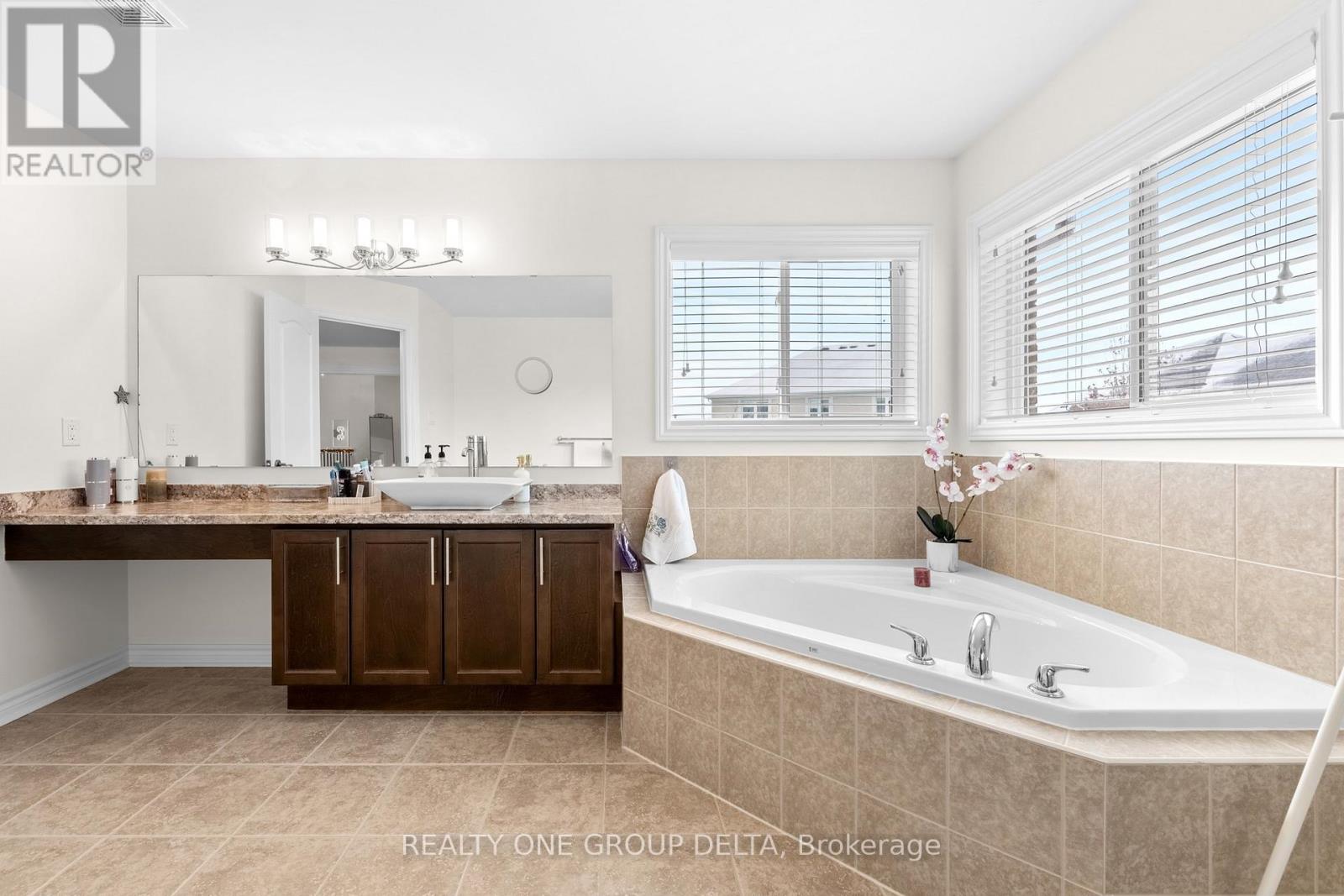 8 Charlemagne Avenue, Barrie, Ontario  L4M 0A9 - Photo 22 - S13109100
