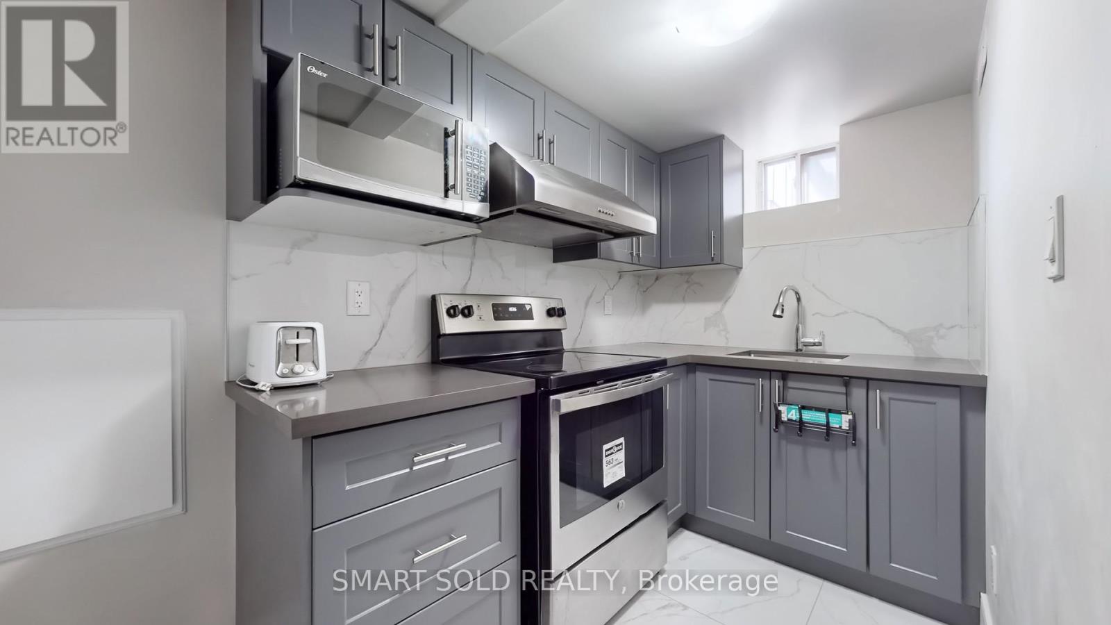 Bsmt - 1040 Ossington Avenue, Toronto, Ontario  M6G 3V6 - Photo 8 - W13109066