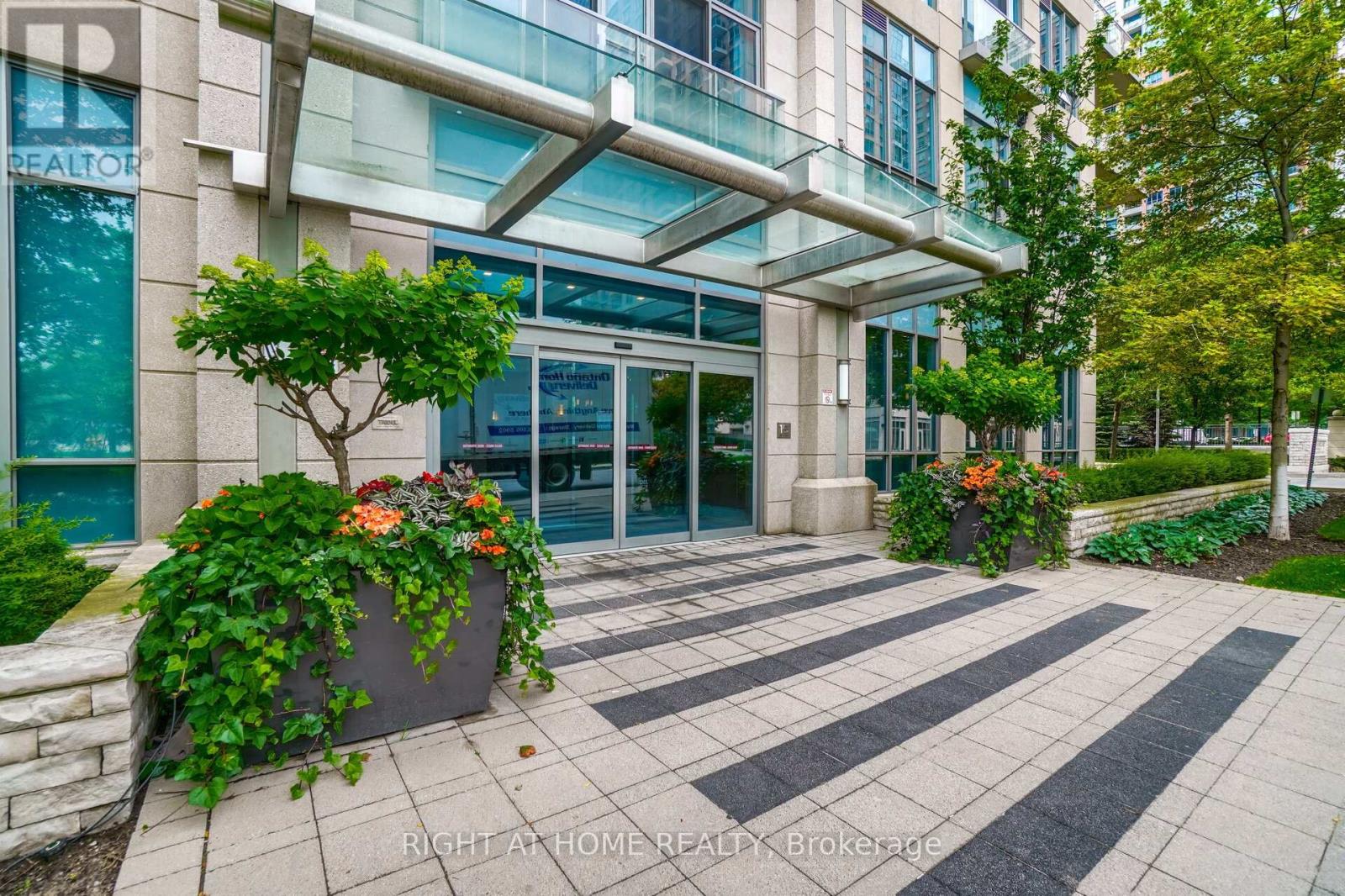 307 - 15 Viking Lane, Toronto, Ontario  M9B 0A4 - Photo 2 - W13109092