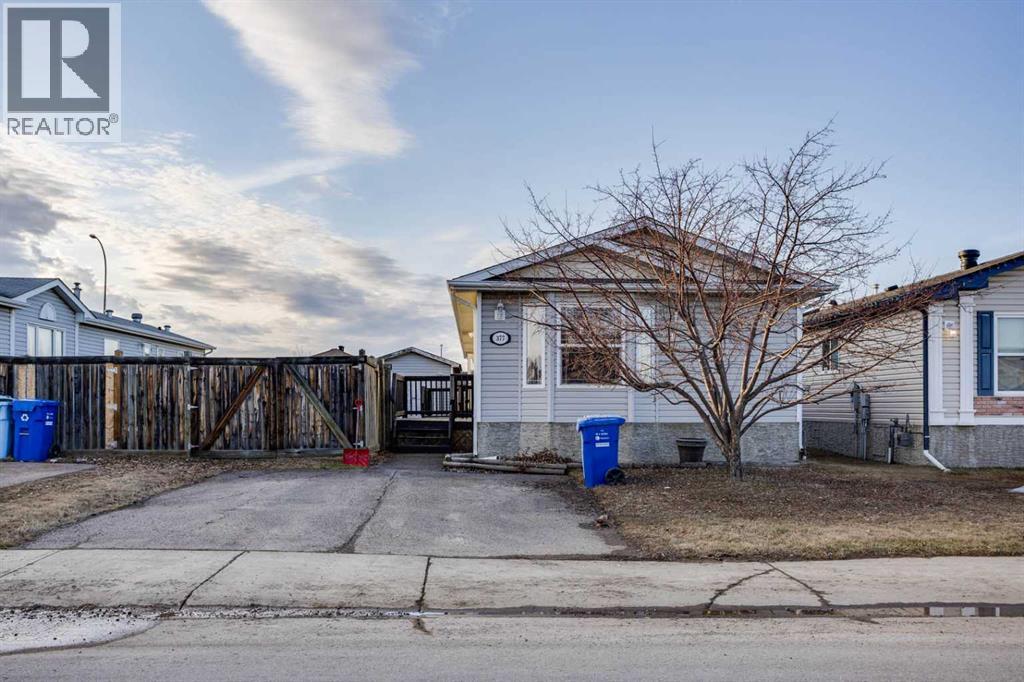 377 Ash Way, Fort Mcmurray, Alberta  T9K 0H7 - Photo 2 - A2309362