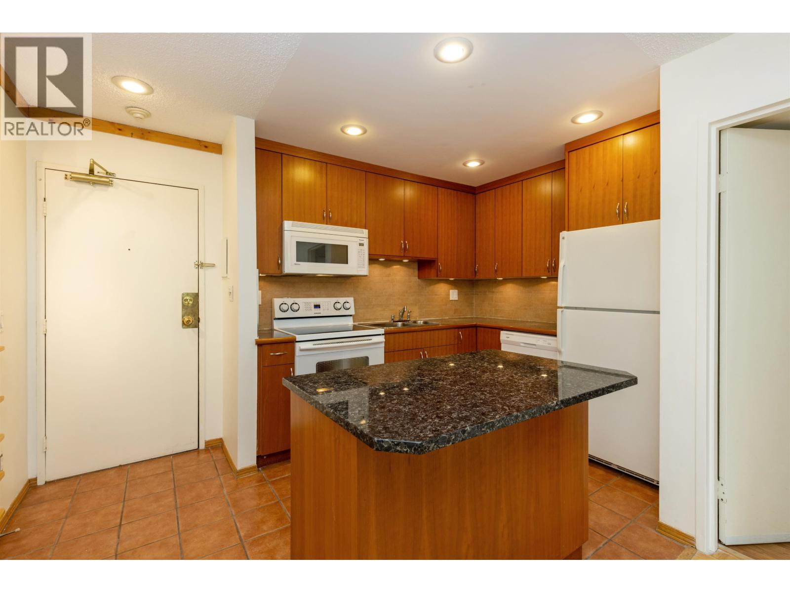 213 1209 Howie Avenue, Coquitlam, British Columbia  V3J 1T9 - Photo 11 - R3111291