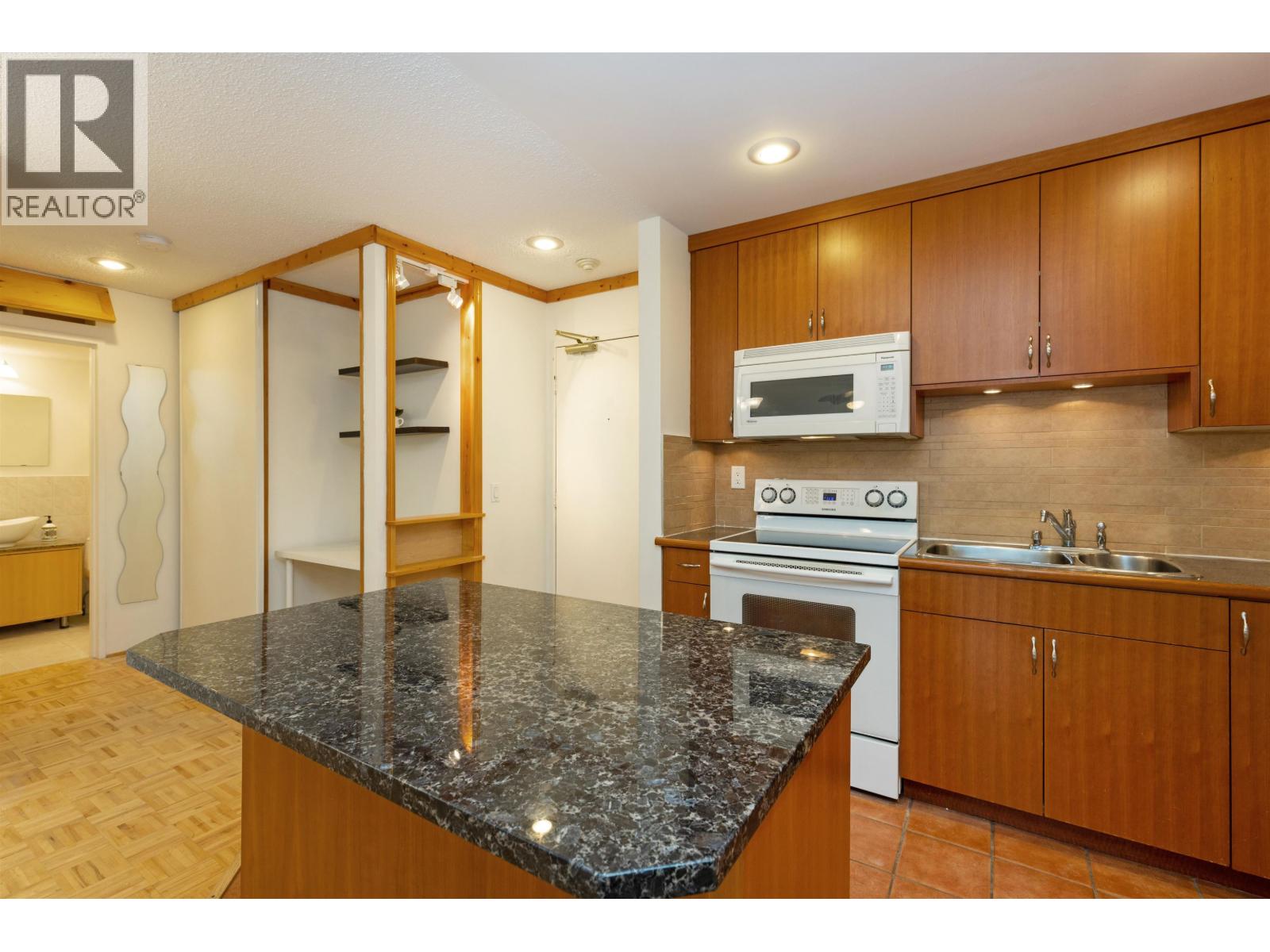 213 1209 Howie Avenue, Coquitlam, British Columbia  V3J 1T9 - Photo 12 - R3111291