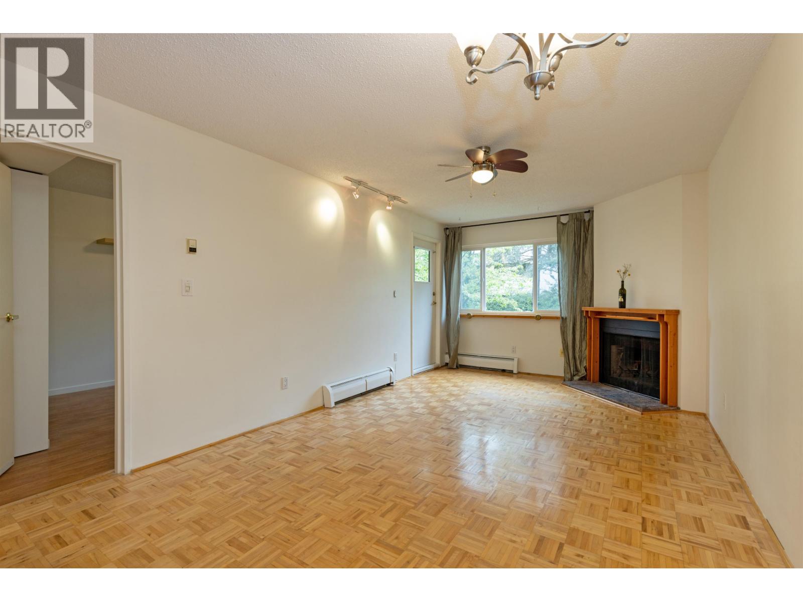 213 1209 Howie Avenue, Coquitlam, British Columbia  V3J 1T9 - Photo 4 - R3111291