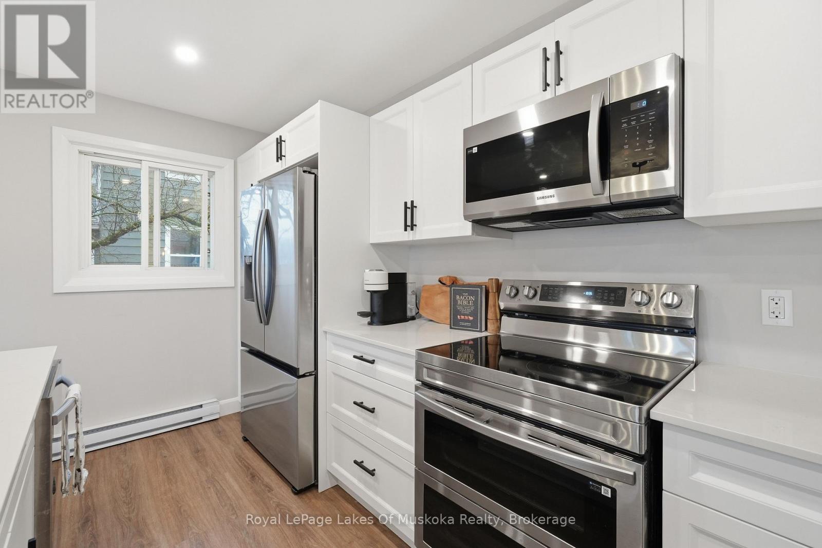 12 Manominee Street, Huntsville, Ontario  P1H 1H2 - Photo 6 - X12996660