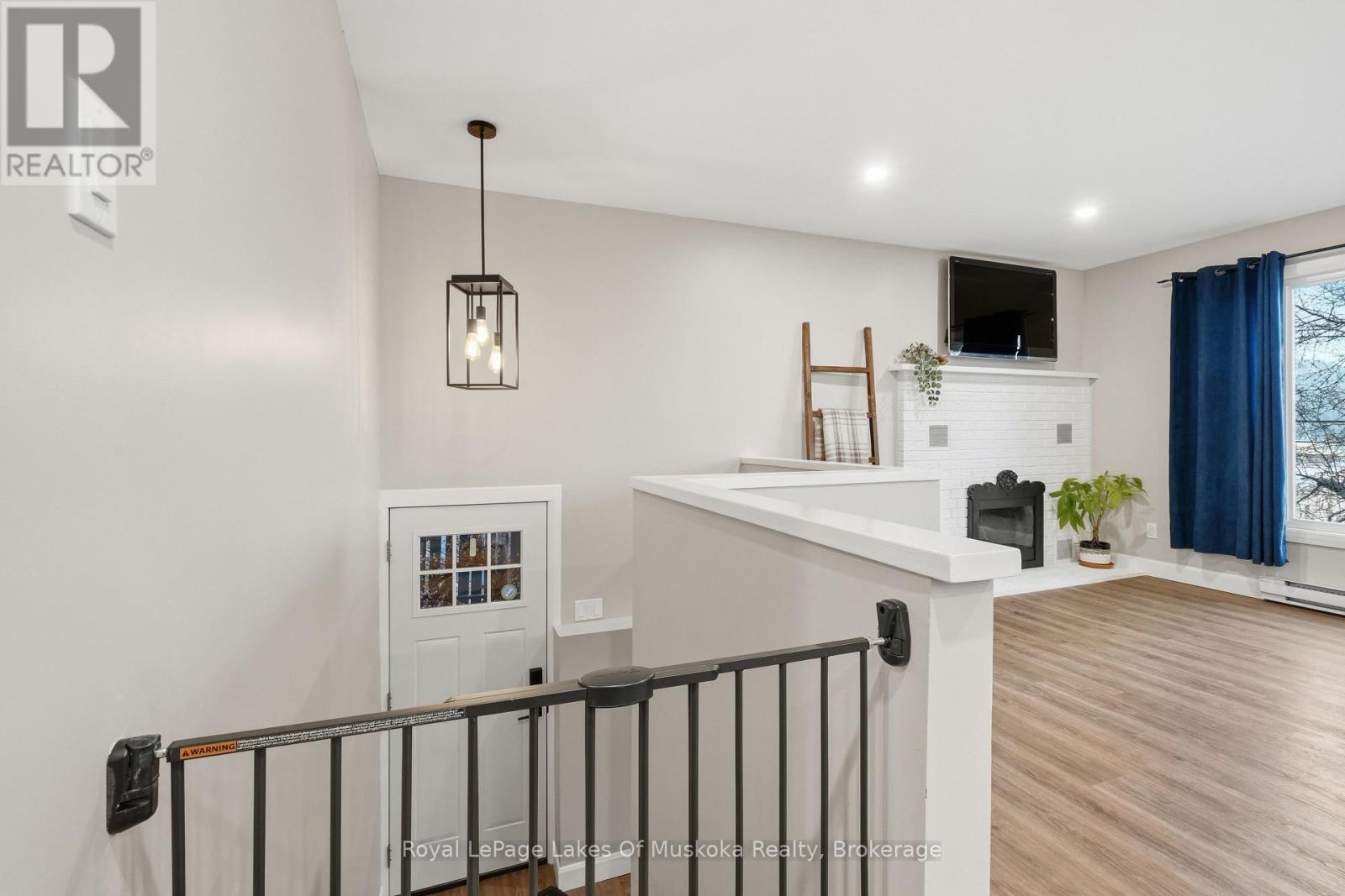 12 Manominee Street, Huntsville, Ontario  P1H 1H2 - Photo 9 - X12996660