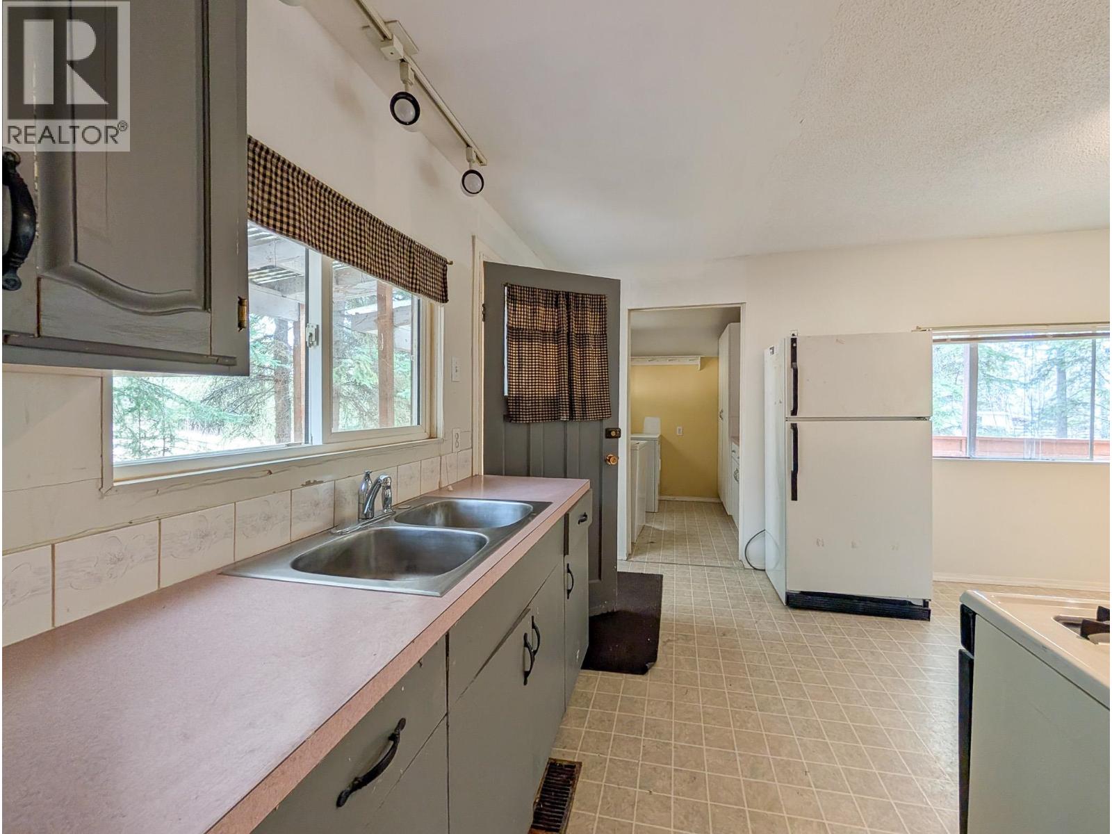 50505 Lake Drive, Vanderhoof, British Columbia  V0J 3A3 - Photo 27 - R3121786
