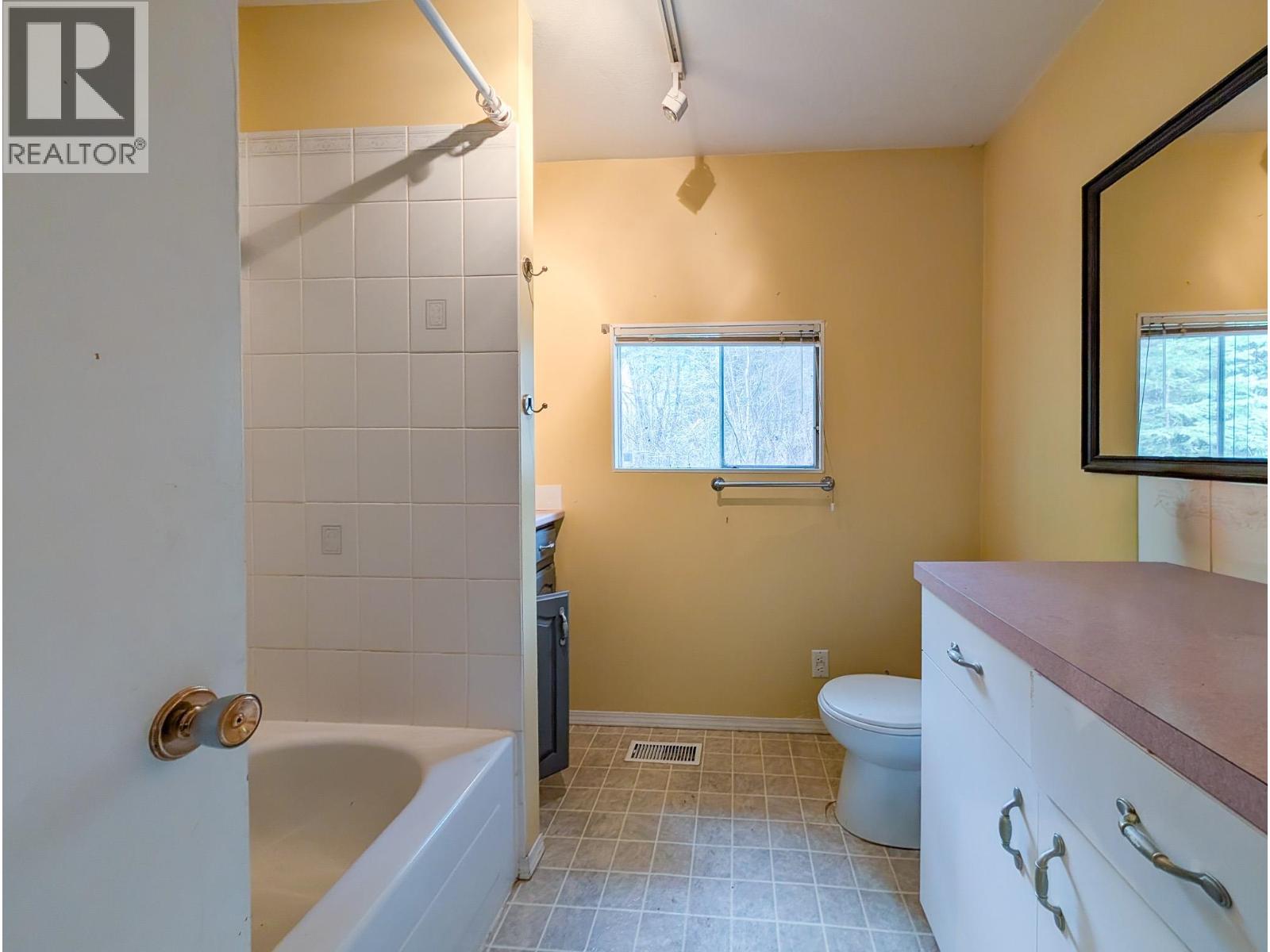 50505 Lake Drive, Vanderhoof, British Columbia  V0J 3A3 - Photo 32 - R3121786