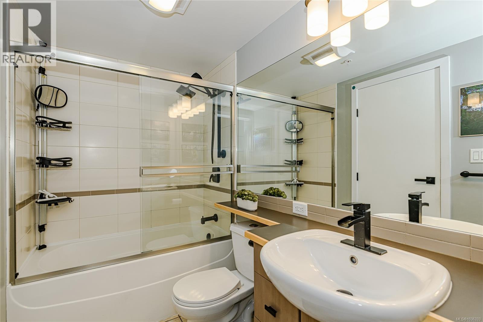 705 732 Cormorant St, Victoria, British Columbia  V8W 1P8 - Photo 5 - 1036333