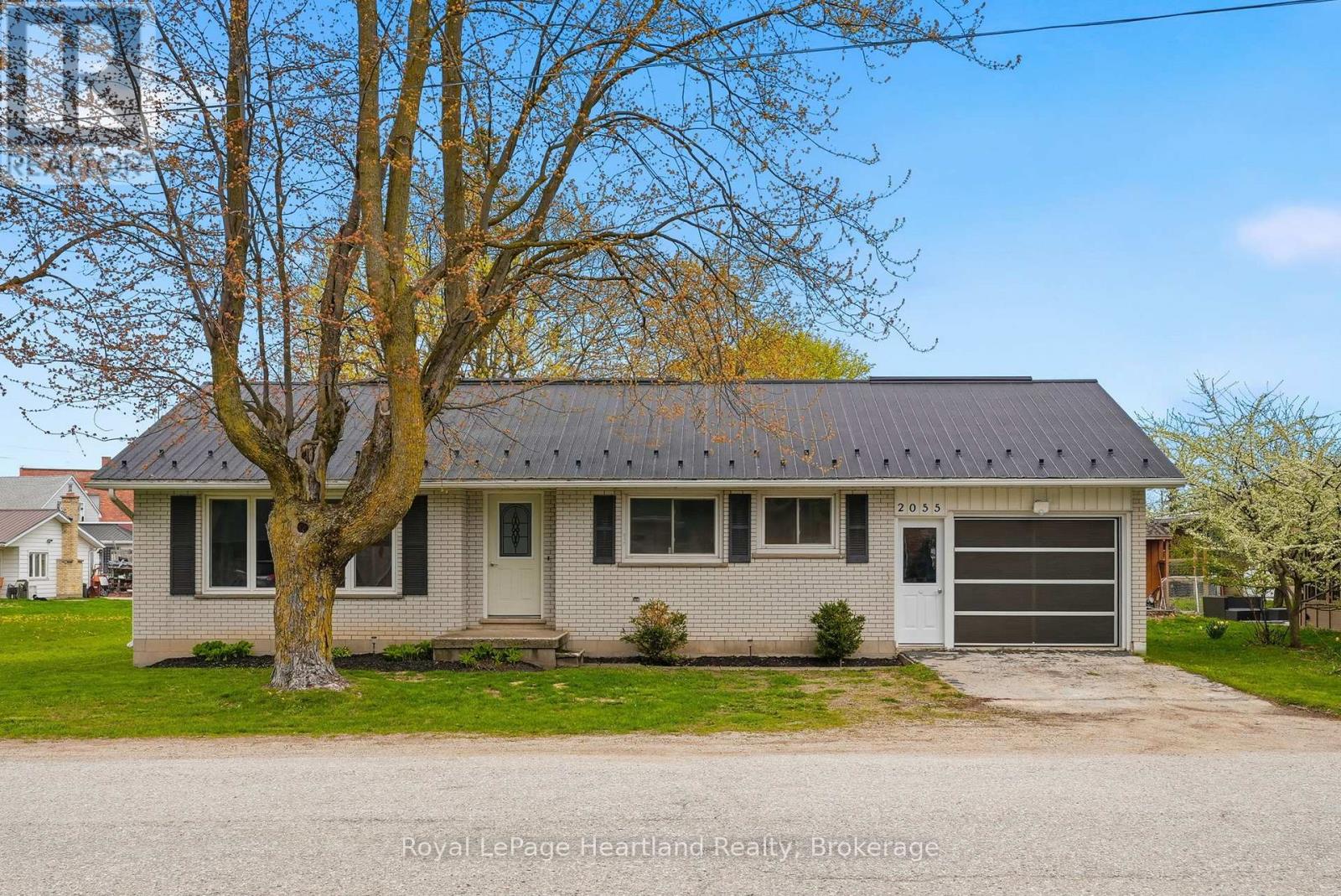 2055 JOHN STREET, Howick, Ontario