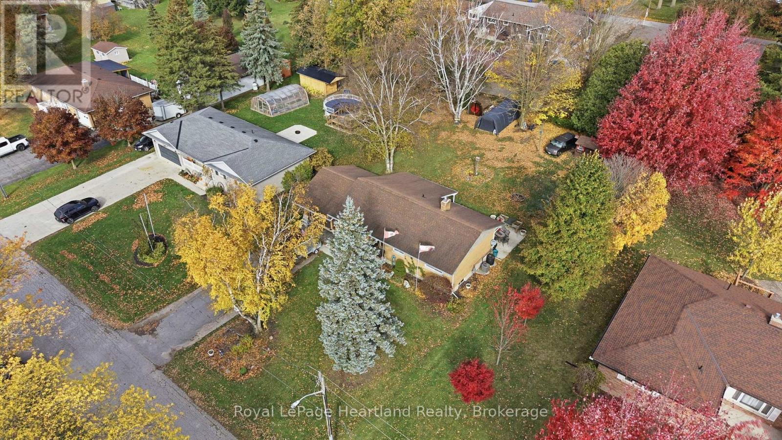 292 Wellington Street, North Huron, Ontario  N0M 1H0 - Photo 2 - X13109212