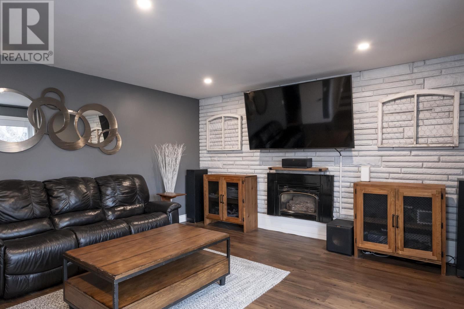 427 Frontenac Bay, Thunder Bay, Ontario  P7C 1M5 - Photo 22 - TB2600943