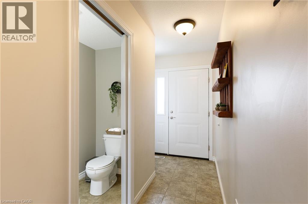 32 Frederick Street, Stratford, Ontario  N5A 3V4 - Photo 5 - 40828911