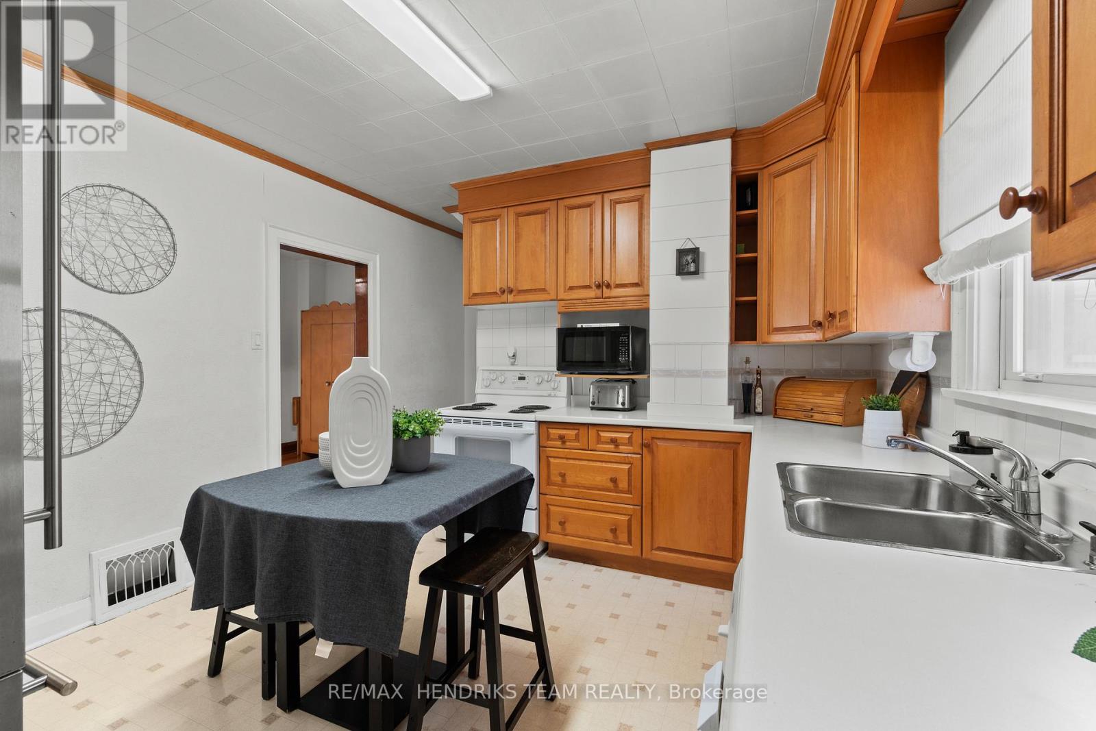 70 Carleton Street N, Thorold, Ontario  L2V 2A7 - Photo 13 - X13109234