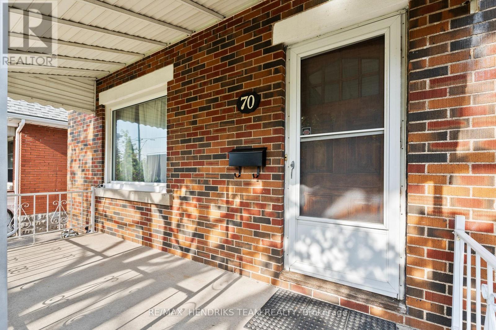 70 Carleton Street N, Thorold, Ontario  L2V 2A7 - Photo 2 - X13109234