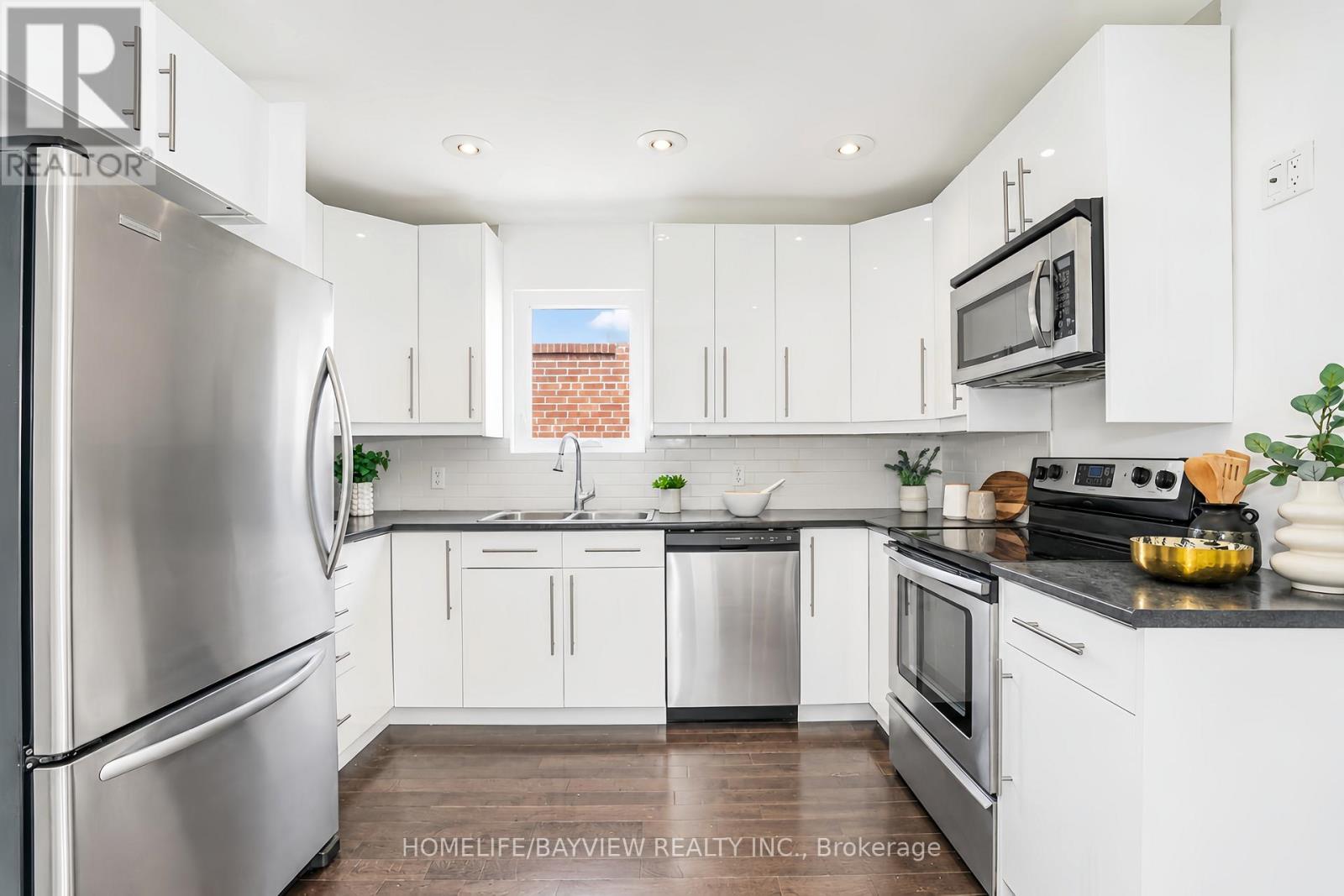 14 Easton Road, Toronto, Ontario  M2N 2L3 - Photo 11 - C13109220