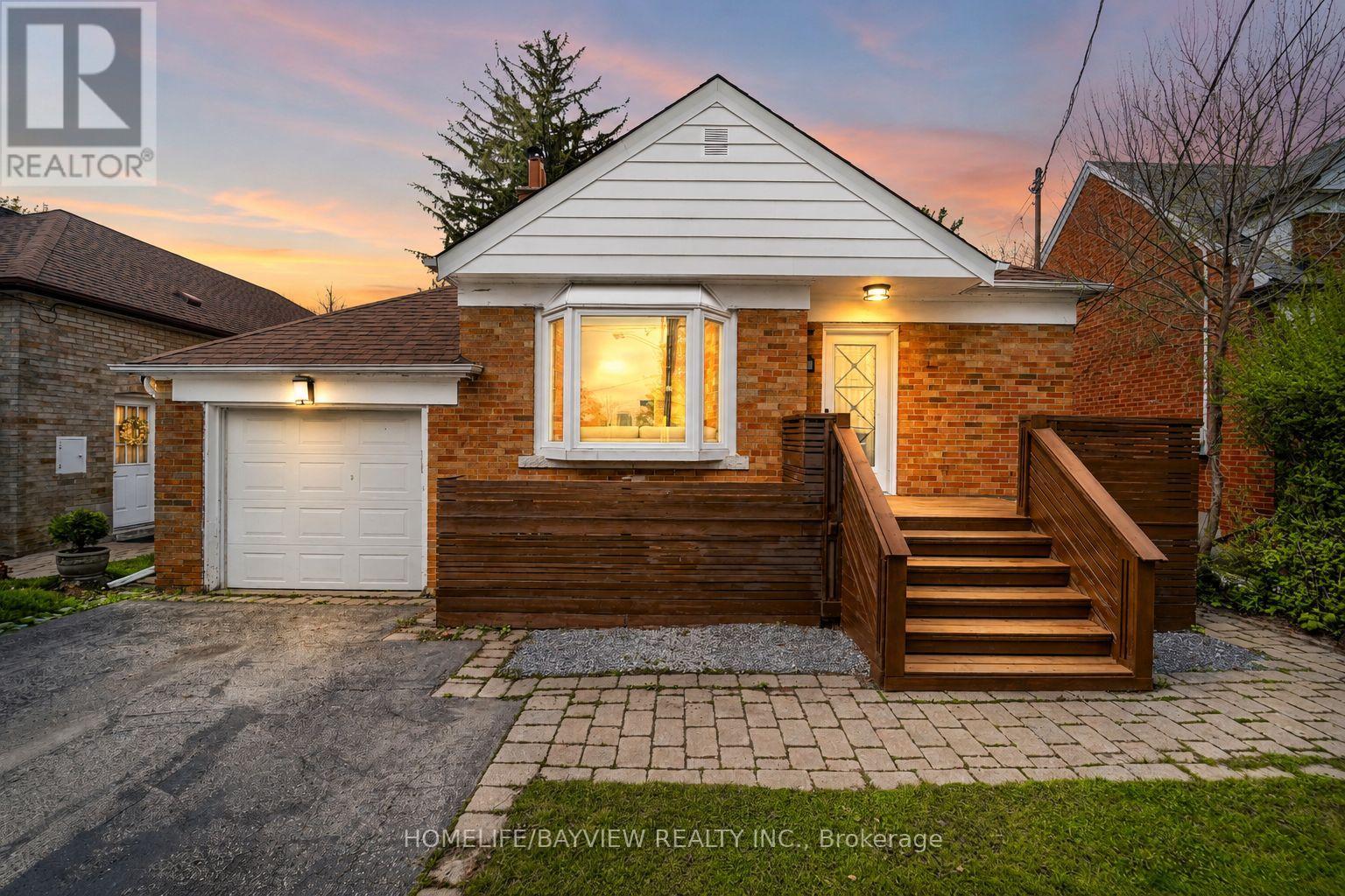 14 Easton Road, Toronto, Ontario  M2N 2L3 - Photo 2 - C13109220