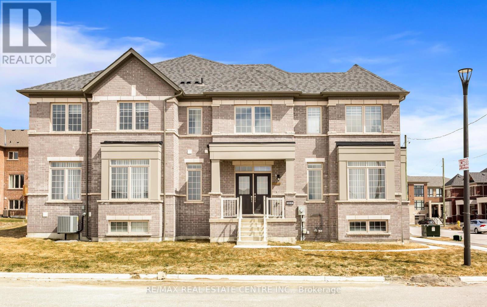 988 Grosbeak Trail, Pickering, Ontario  L1X 0P6 - Photo 2 - E13109180