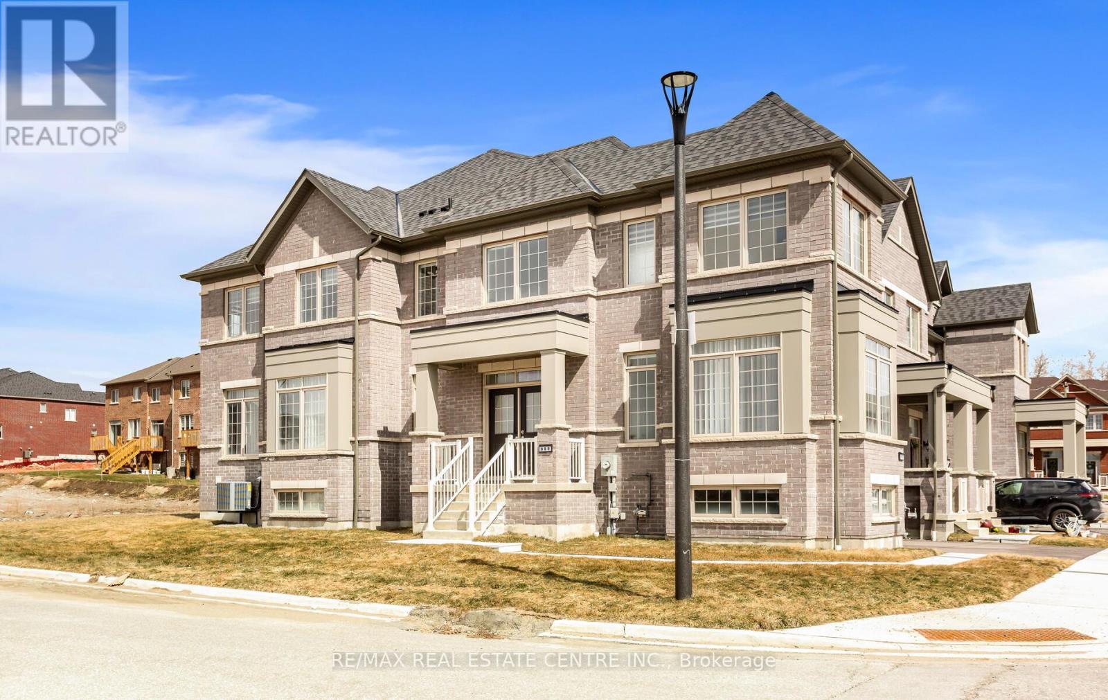 988 Grosbeak Trail, Pickering, Ontario  L1X 0P6 - Photo 3 - E13109180