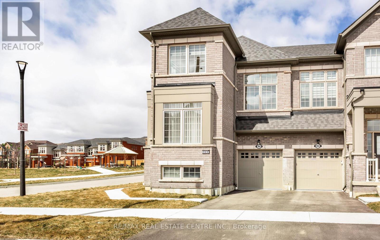 988 Grosbeak Trail, Pickering, Ontario  L1X 0P6 - Photo 4 - E13109180