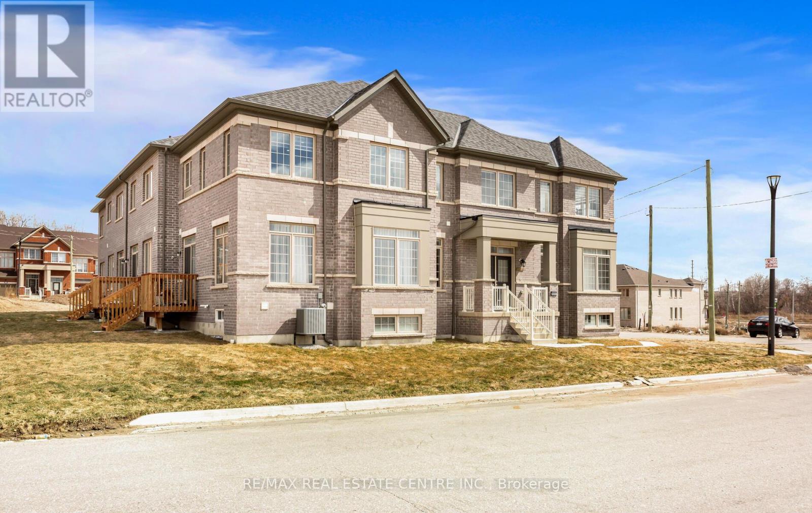 988 Grosbeak Trail, Pickering, Ontario  L1X 0P6 - Photo 6 - E13109180