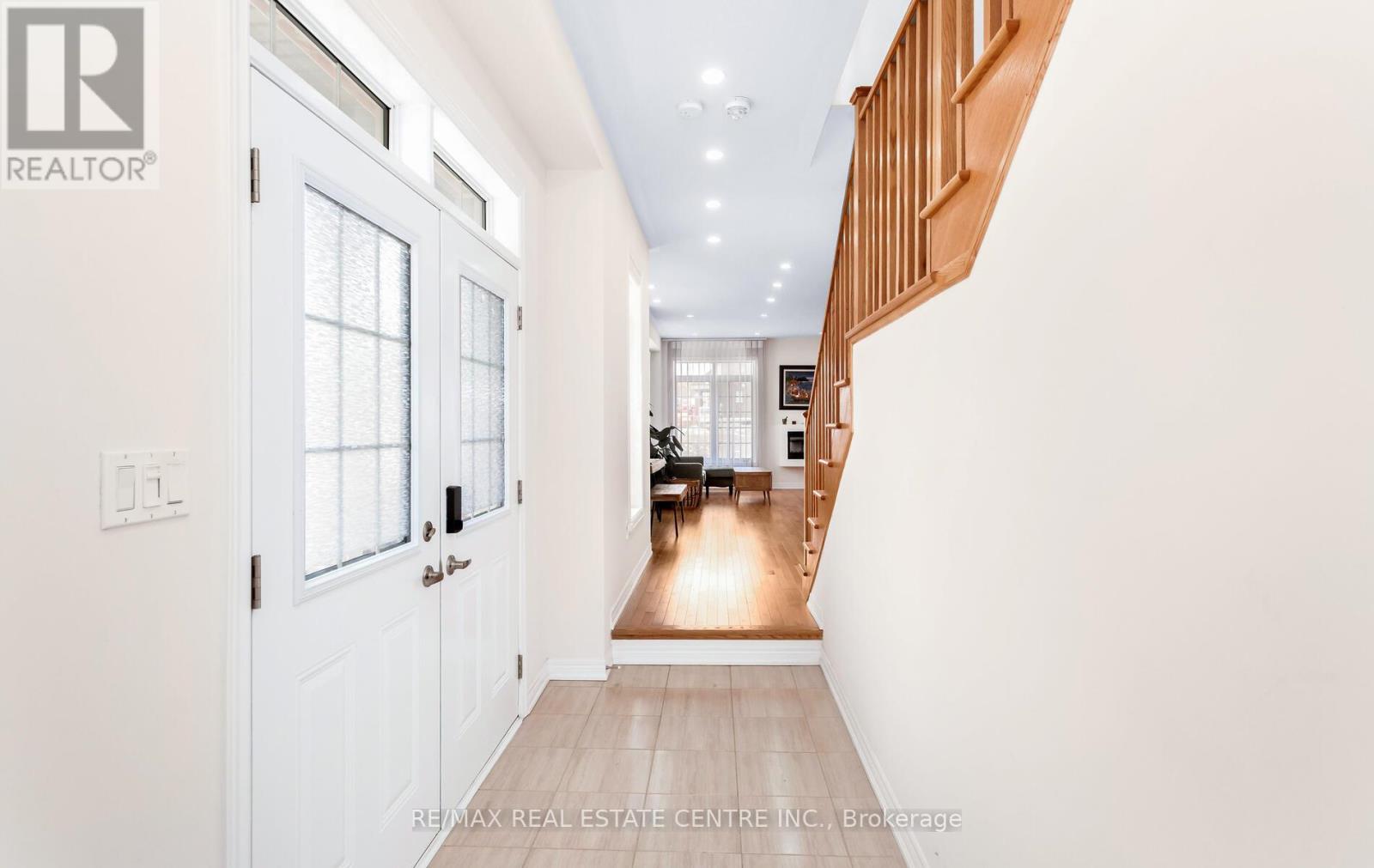 988 Grosbeak Trail, Pickering, Ontario  L1X 0P6 - Photo 8 - E13109180