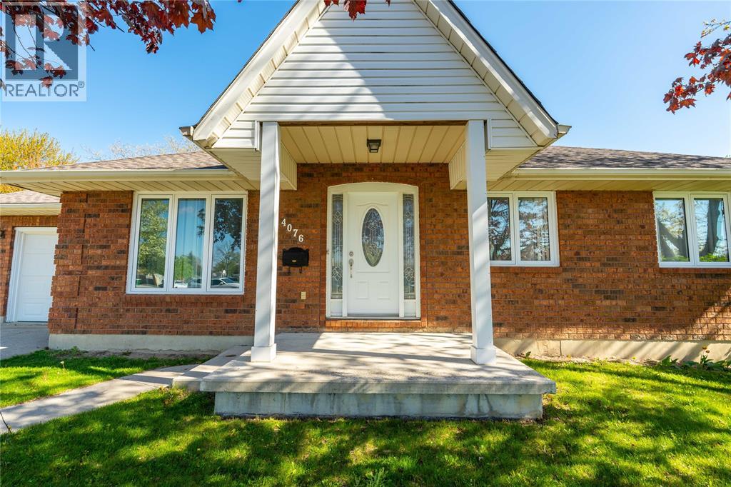 4076 Maple Street, Petrolia, Ontario  N0N 1R0 - Photo 3 - 26010633