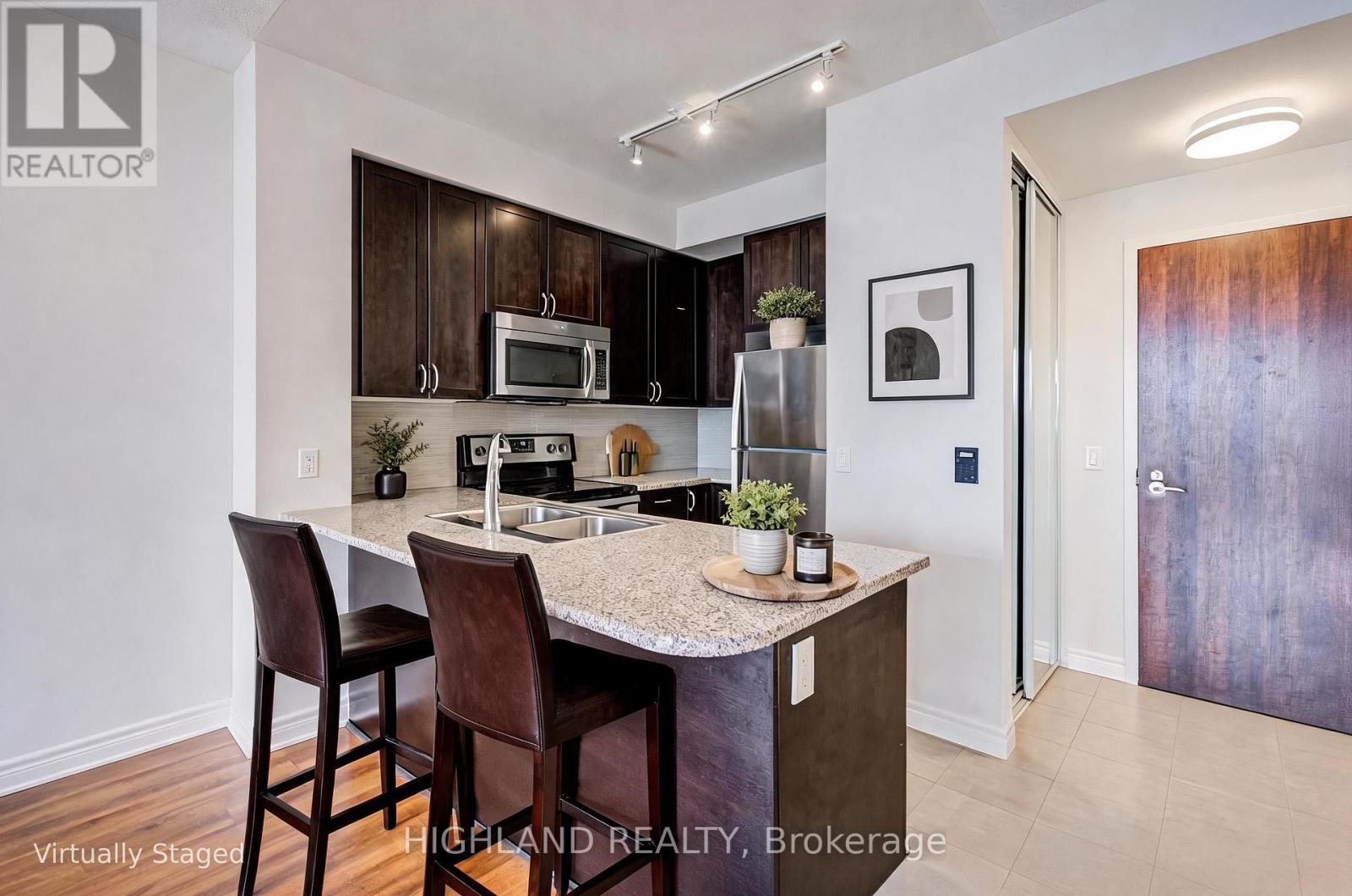 608 - 339 Rathburn Road W, Mississauga, Ontario  L5B 0K6 - Photo 5 - W13109174