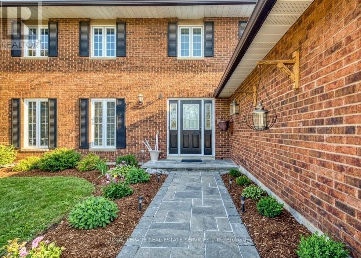 1462 Grand Boulevard, Oakville, Ontario  L6H 3E6 - Photo 2 - W13109216