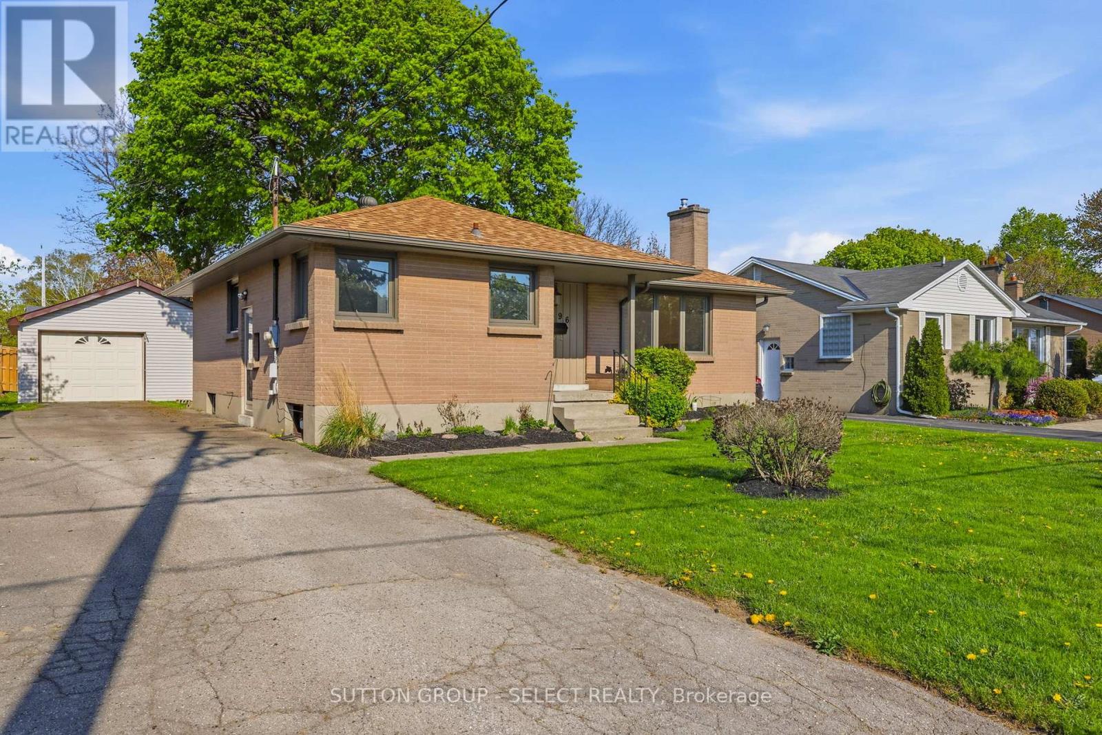 196 DAWN DRIVE, London East, Ontario