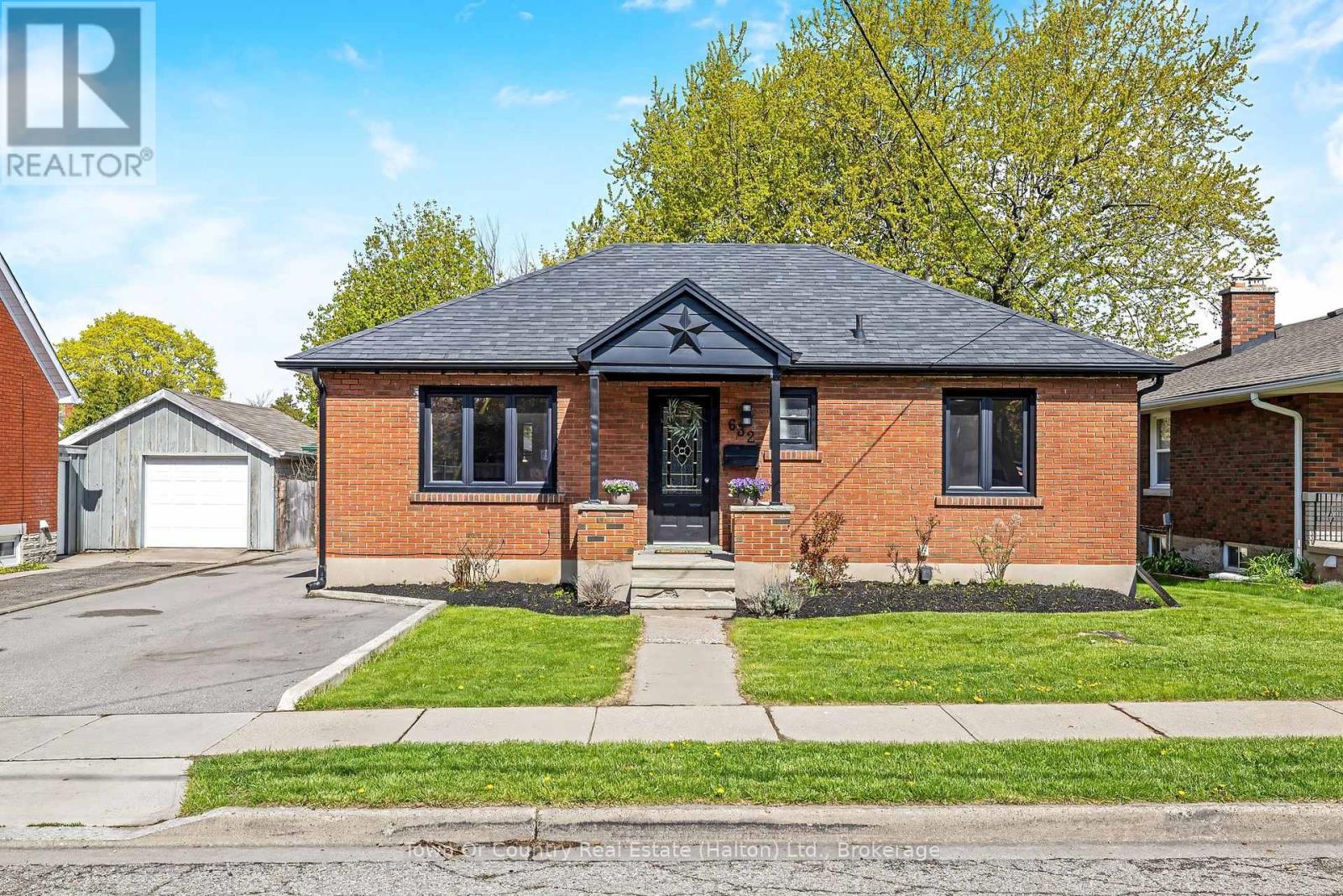 632 Waterloo Street S, Cambridge, Ontario  N3H 1P5 - Photo 2 - X13109354