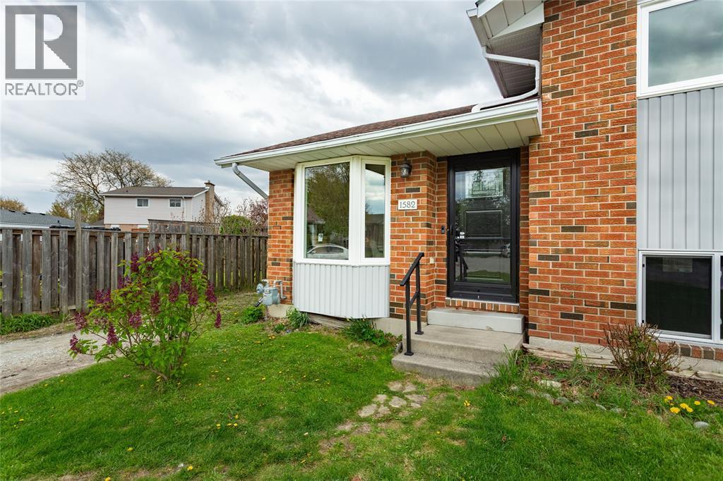 1582 Karen Court, St Clair, Ontario  N0N 1H0 - Photo 3 - 26006352