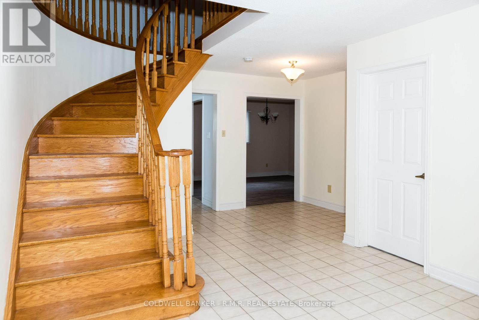 11 Foster Crescent, Whitby, Ontario  L1R 1W1 - Photo 3 - E13109314