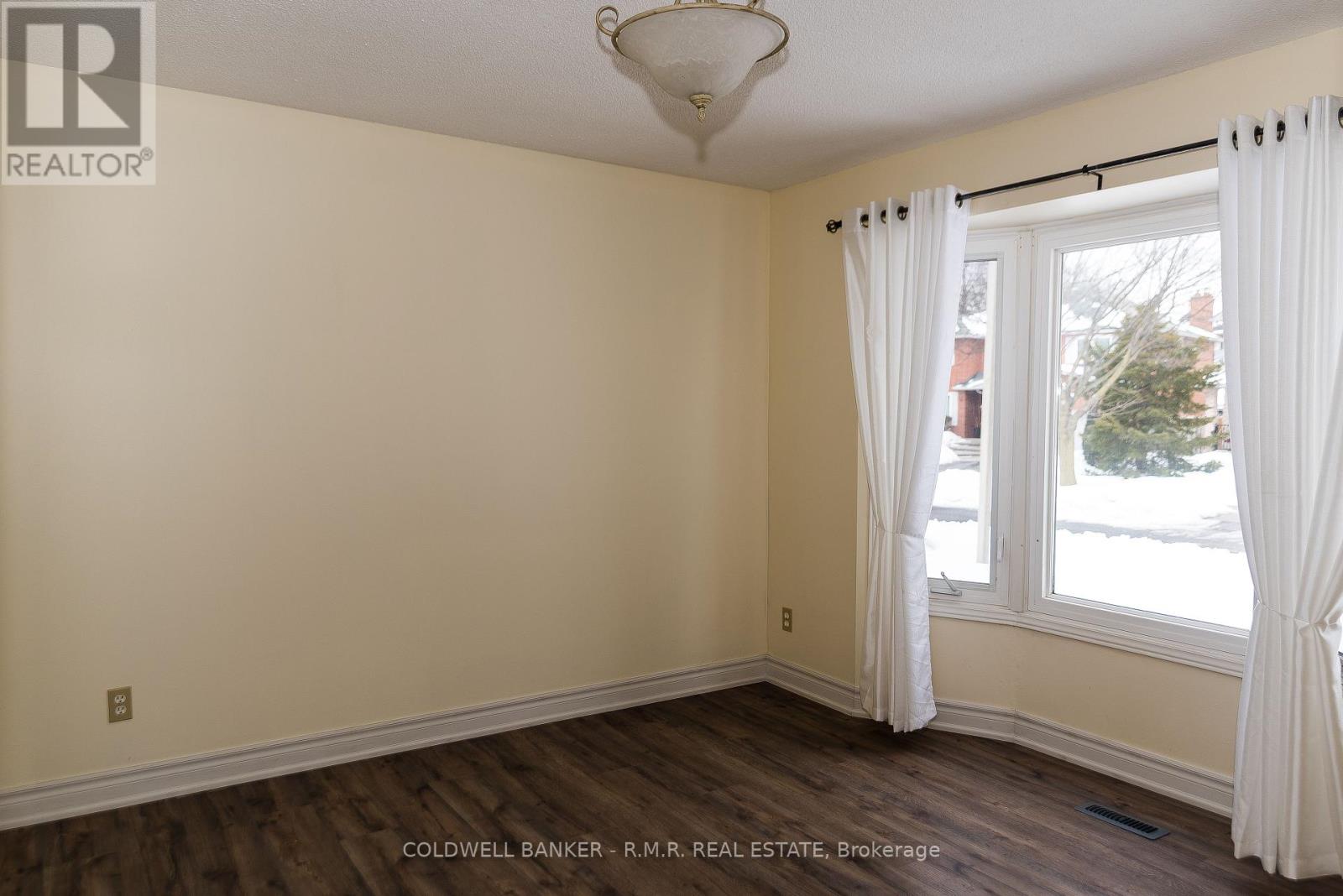 11 Foster Crescent, Whitby, Ontario  L1R 1W1 - Photo 5 - E13109314
