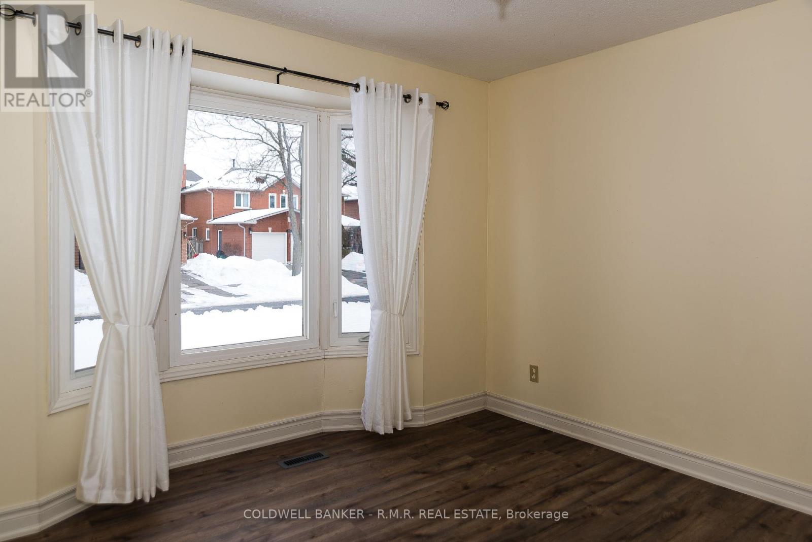 11 Foster Crescent, Whitby, Ontario  L1R 1W1 - Photo 6 - E13109314