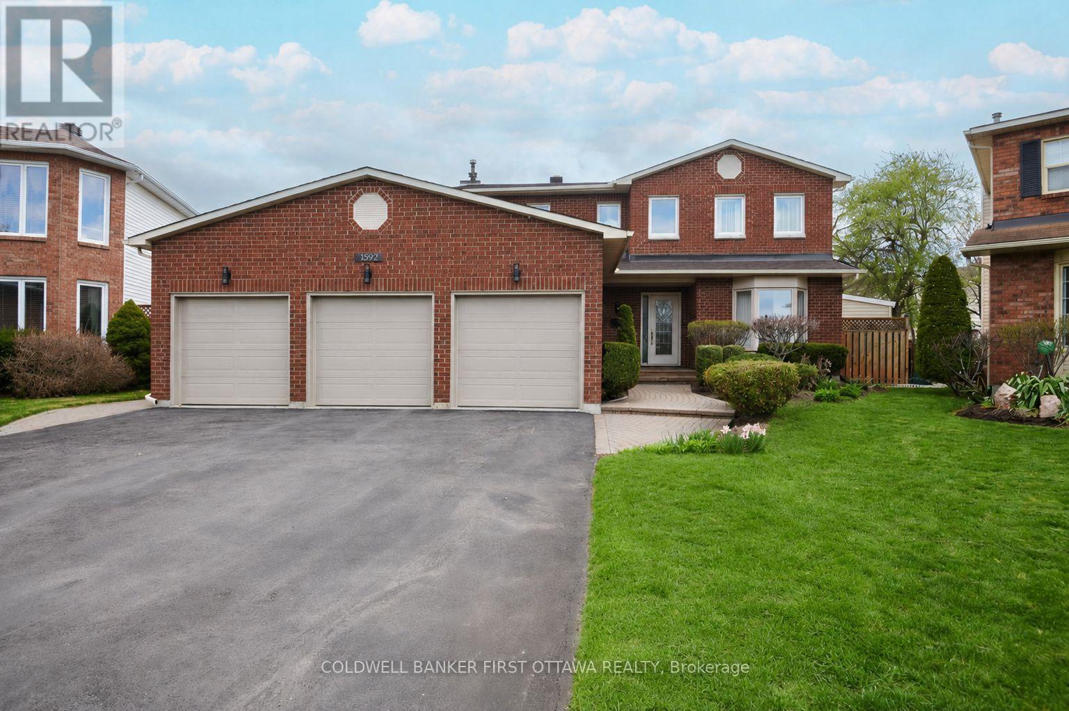 1592 Zachary Street, Ottawa, Ontario  K1C 6C6 - Photo 1 - X13109296