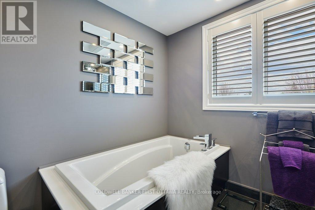 1592 Zachary Street, Ottawa, Ontario  K1C 6C6 - Photo 19 - X13109296