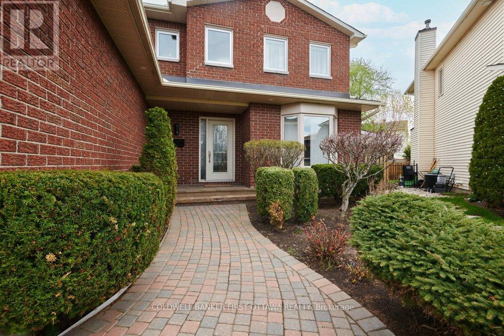 1592 Zachary Street, Ottawa, Ontario  K1C 6C6 - Photo 2 - X13109296